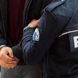 av tufegi ile oglunu ve arkadasini vurdu gozaltina alindi DJSO4eI7