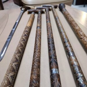 malazgirt zaferinin yil donumu icin hazirladigi bastonlara 24 oguz boyuna ait tamgalari isledi ZPGCZWJz