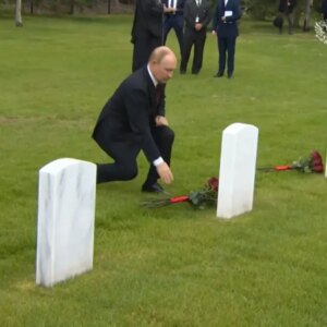 putin alaskadaki sovyet askerlerinin mezari ziyareti MLihEql1