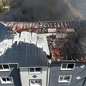 sinopta 3 katli binanin catisinda yangin e1xAEVIX