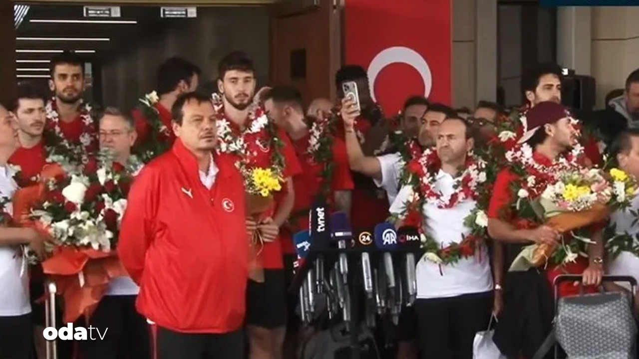 12 dev adam yurda dondu ataman gozyaslarini tutamadi havalimaninda coskulu karsilama ppy6PInX