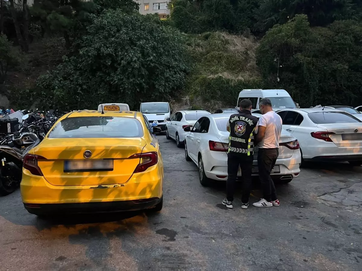 ambulans cikisini kapatip alisveris yapan taksici cezalandirildi XDZX8BlP