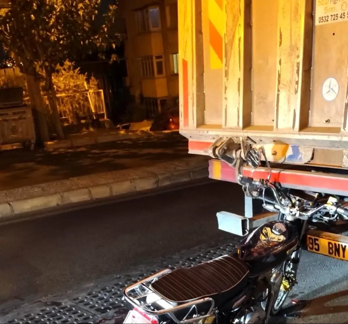 izmirde motosiklet kazasi 1 olu 1 yarali IsHUiTRe