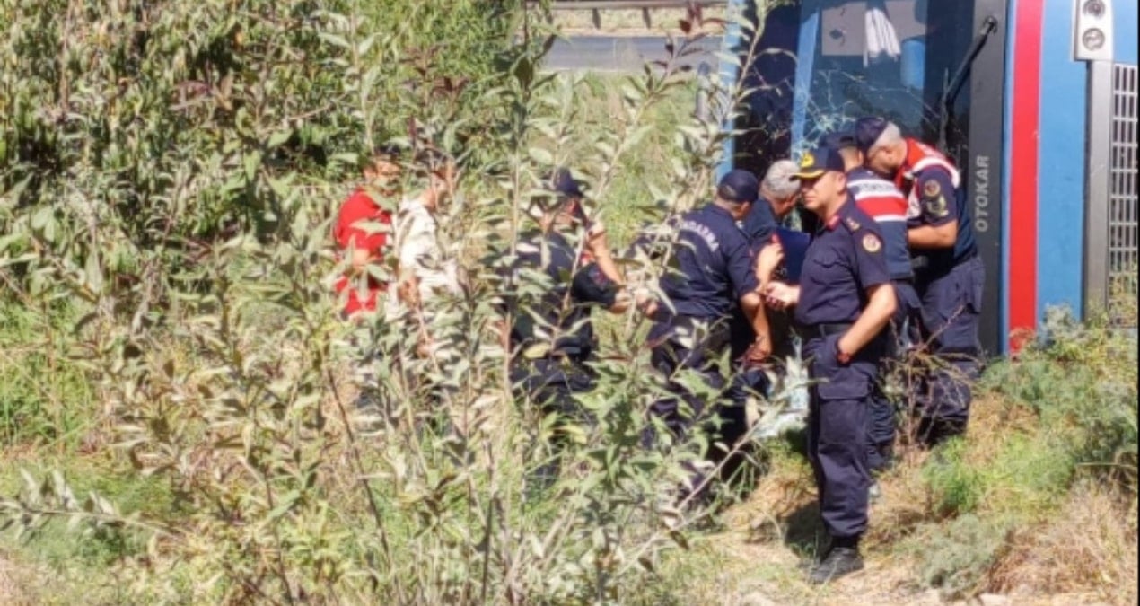 mersinde cezaevi ring araci devrildi 12 yarali dpT5j7qP