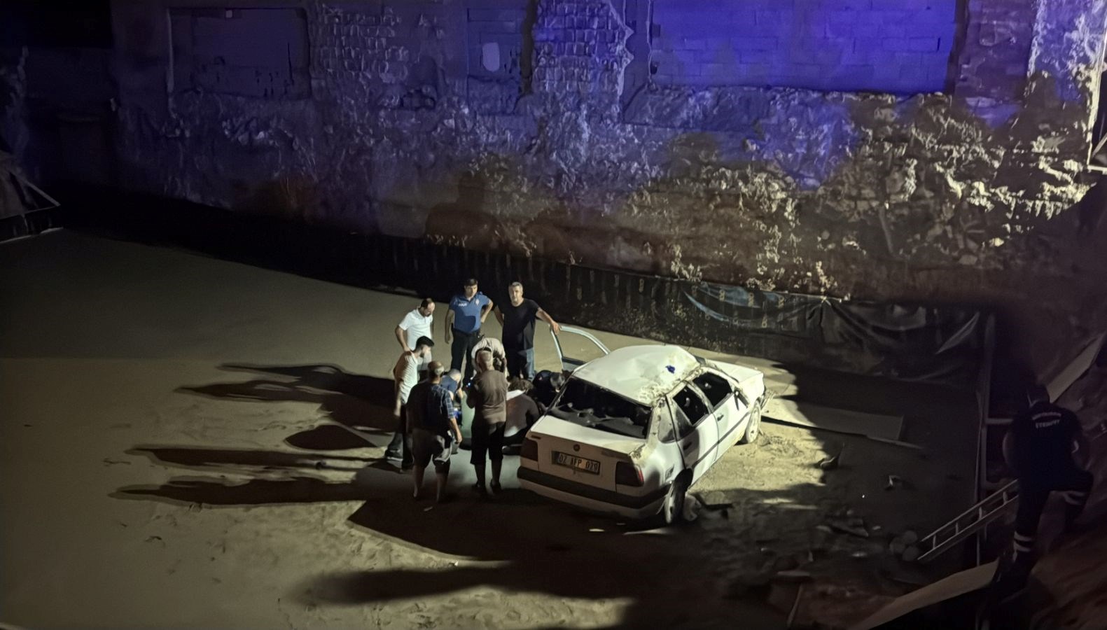 otomobilinsaat temeline devrildi 3u agir 4 yarali KQF1A9gY