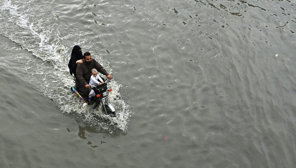 pakistanda muson felaketi tahliye calismalari devam ediyor KTQN82mM
