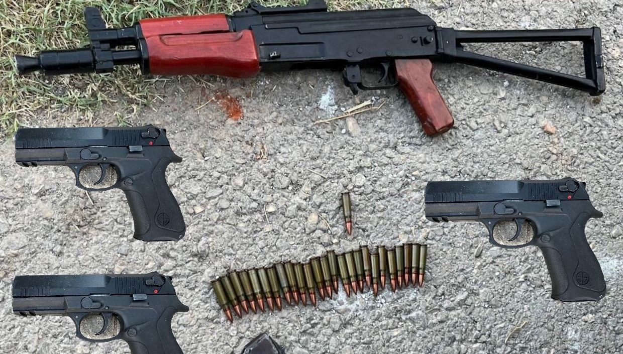 polisten kacan suphelilerin aracindan cephanelik cikti zinJOGDW