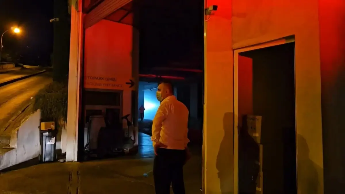 sariyerde otelde yangin c3wm63Cp