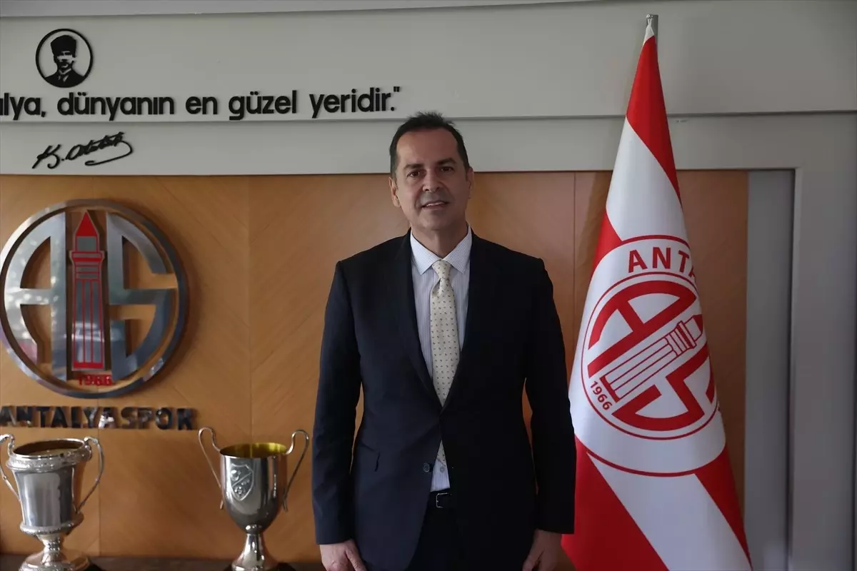 antalyaspor baskani riza percin gueyeyi antalyanin osimheni olarak nitelendirdi W4jdAVZ6.jpg