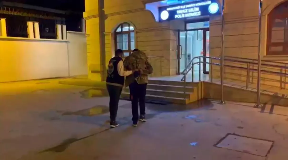 istanbulda genc kiza otobus duraginda sozlu taciz 1SDwNDGa