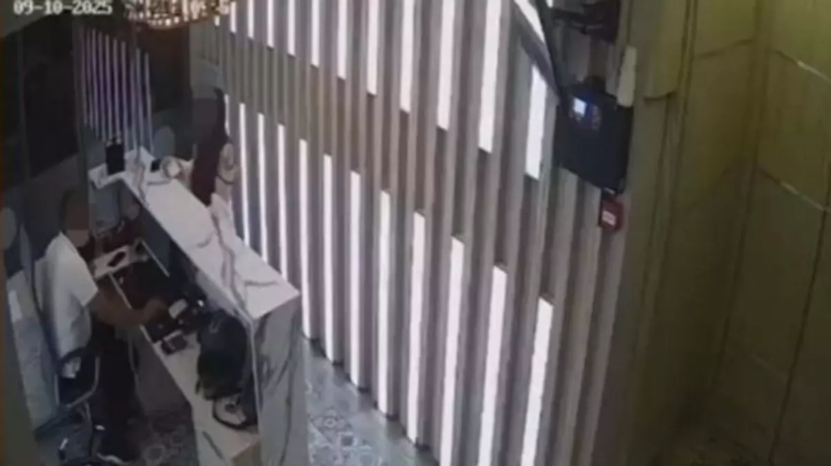 izmirde fuhus operasyonu 19 kadin kurtarildi nWB17jwu.jpg