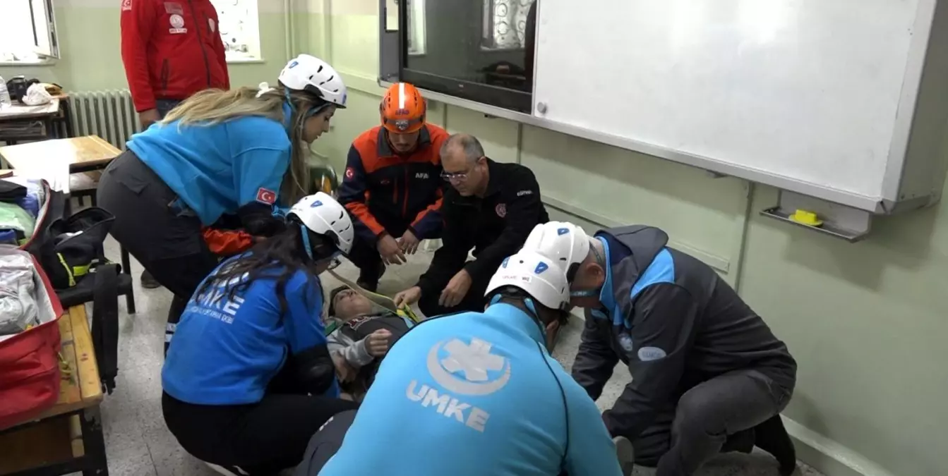 kirklarelinde okullarda es zamanli deprem tatbikati yapildi q5cTdPp7.jpg