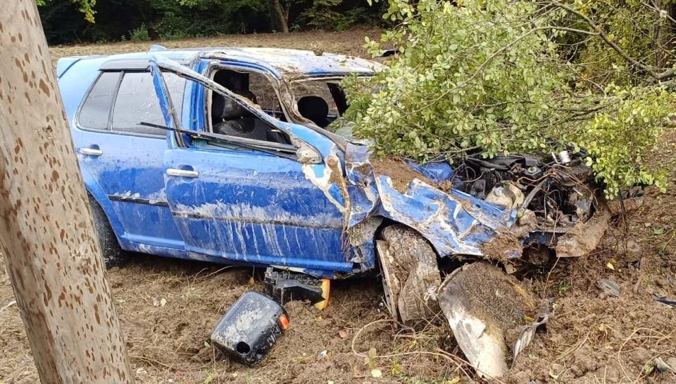 kontrolden cikan otomobil tarlaya uctu gMBW8jl1.jpg