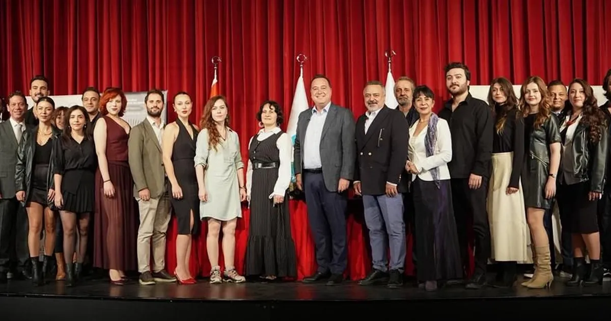 manisada tiyatro sezonu shakespearele aciliyor z2I9BI8i