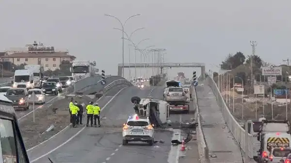 hatayda feci kaza minibus ile otomobil carpisti cok sayida yarali var ZfDmADY5.jpg