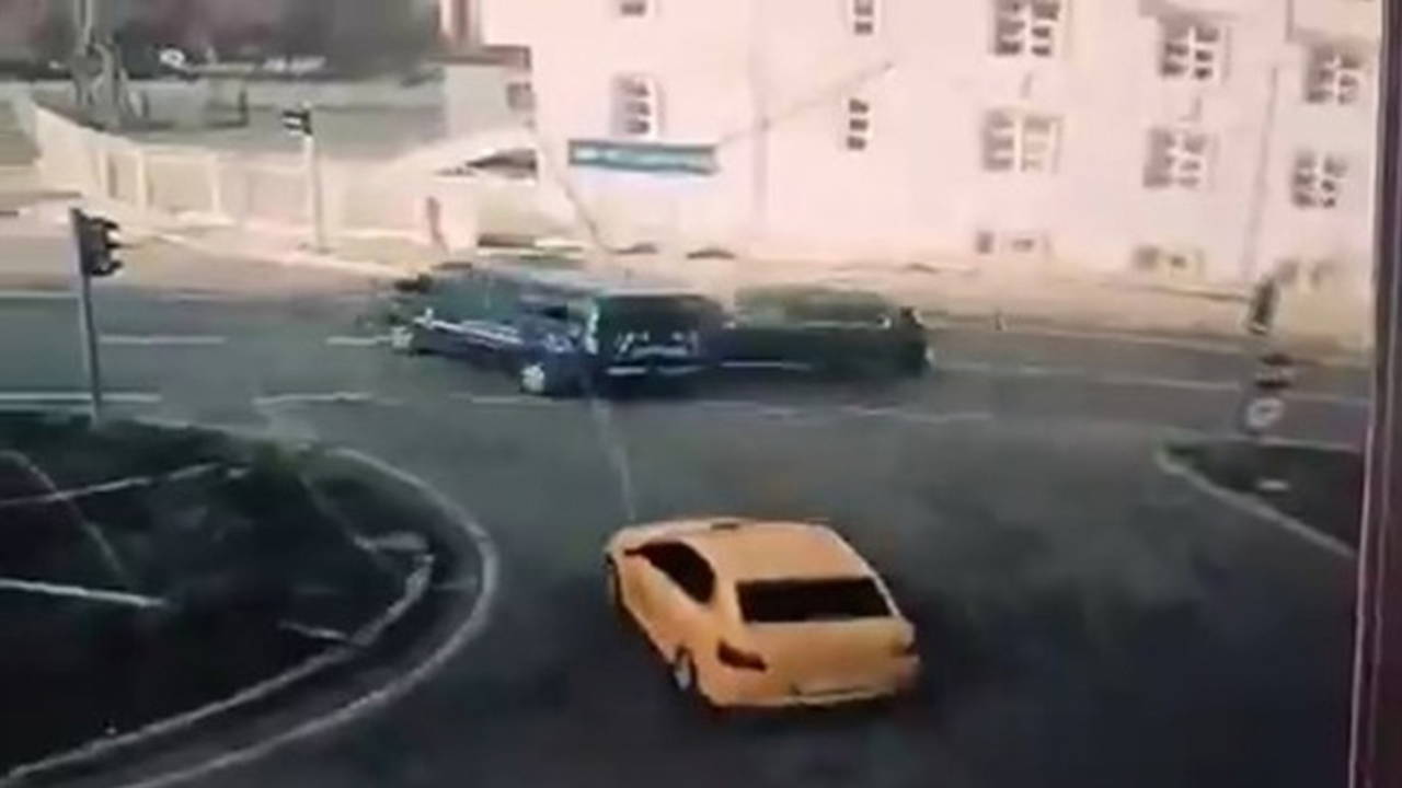 makam araci jandarma minibusune carpti 2 asker yaralandi 48J8qxIl.jpg