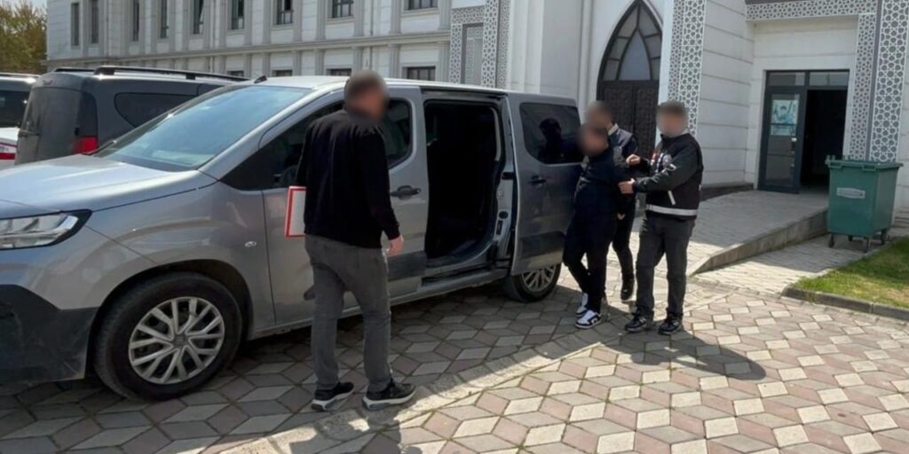 kamyonet-hirsizi-otelde-saklanirken-yakalandi-sahte-kimlikle-giris-yapmis-2E1lkdY1