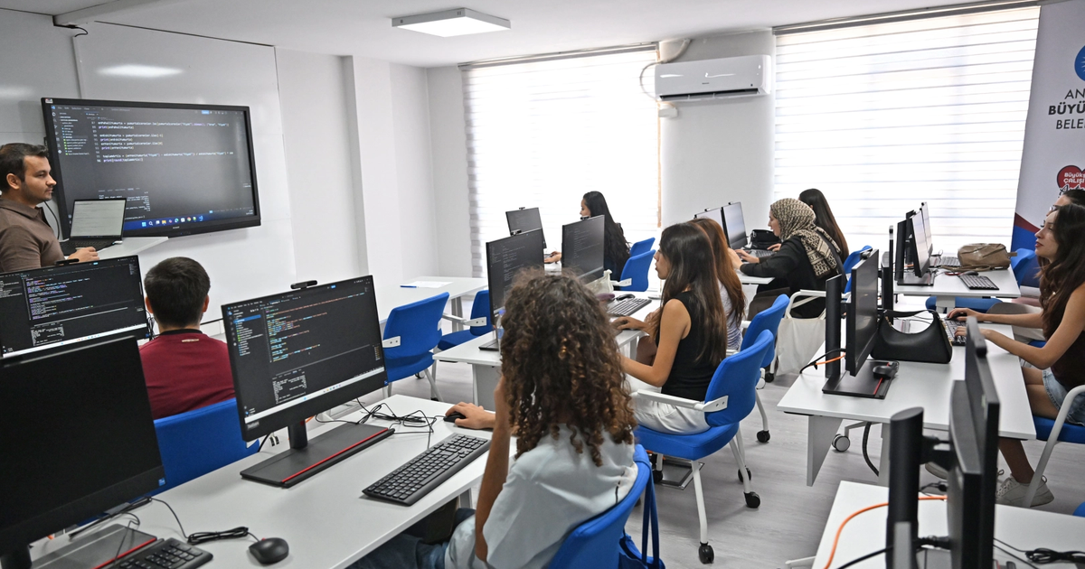 Antalya dijital genclik merkezi digem acildi YTWqWWJ7