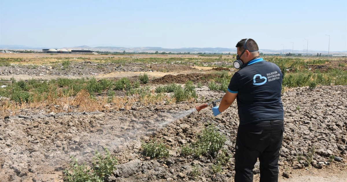 Balikesirde ilaclama ekipleri 724 sahada qWBmyrSv