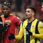 Galatasaray fenerbahce derbisinin olayli ismi fifanin kararini duyunca hungur hungur agladi AvSJJfi5