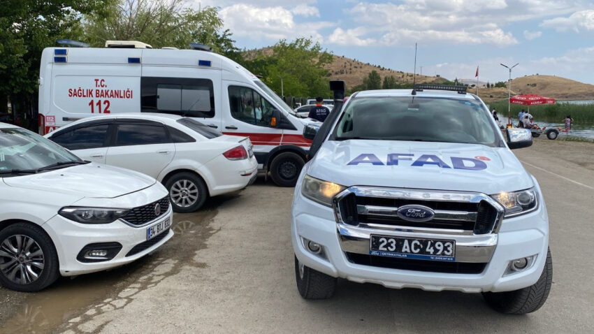 Hazar golunde gezi teknesi batti 7 kisi cankurtaranlar tarafindan kurtarildi kCWPNRC1