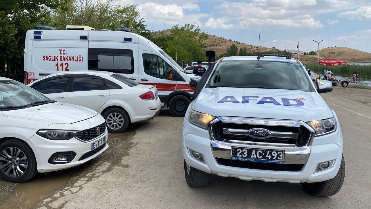 Hazar golunde gezi teknesi batti 7 kisi cankurtaranlar tarafindan kurtarildi kCWPNRC1