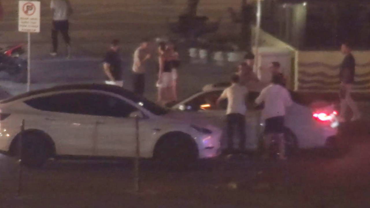 Silivride gece kulubu cikisi kadinlar arasinda kavga tekme ve tokatlar havada ucustu MumjWU1U